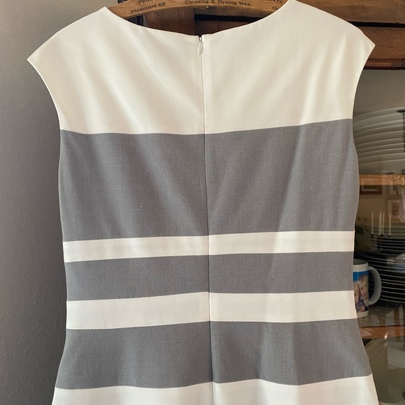 Lauren Ralph Lauren Grey and White Cap-Sleeved Dress - Picture 7 of 11